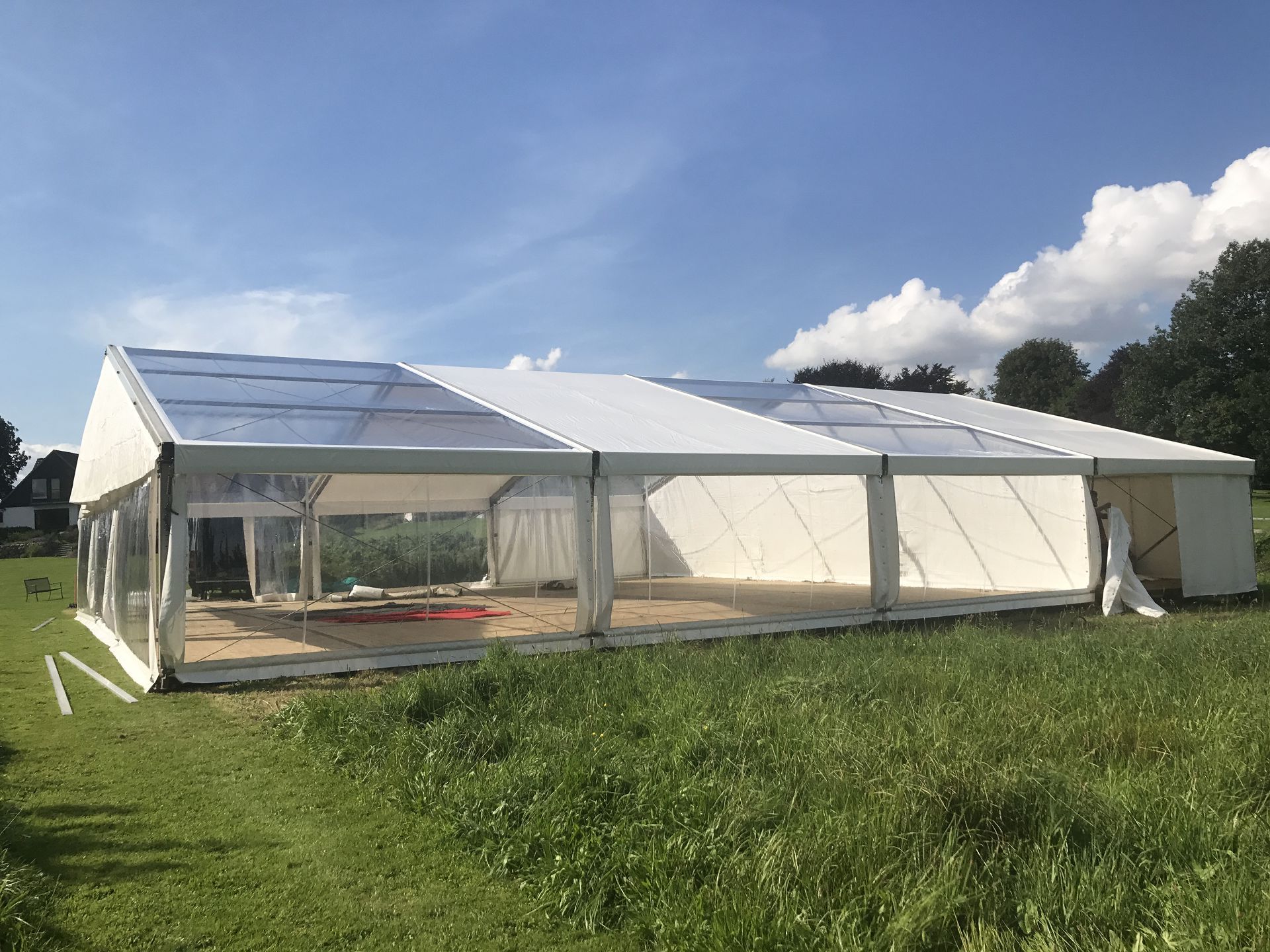 Zelt aufbauen lassen für Event